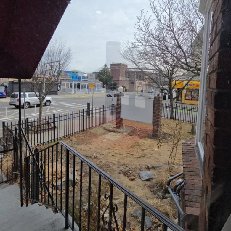 🏢 Commercial Space for Rent – 727 Sq. Ft. 📍 Broad Street, Providence, RI
