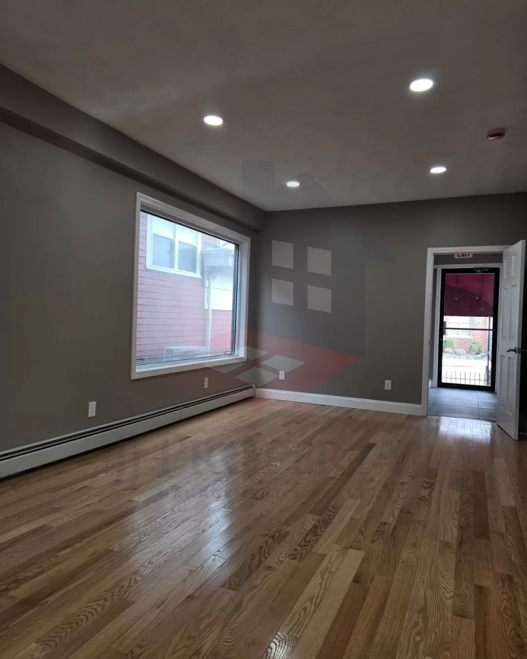 🏢 Commercial Space for Rent – 727 Sq. Ft. 📍 Broad Street, Providence, RI