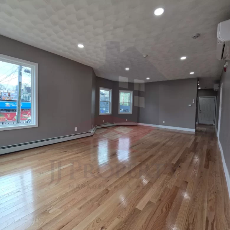🏢 Commercial Space for Rent – 727 Sq. Ft. 📍 Broad Street, Providence, RI