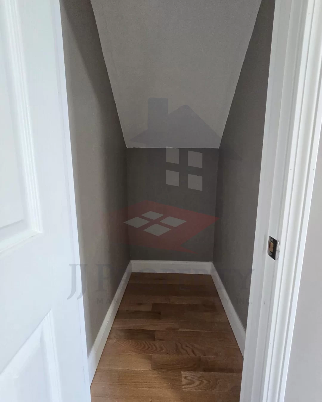🏢 Commercial Space for Rent – 727 Sq. Ft. 📍 Broad Street, Providence, RI