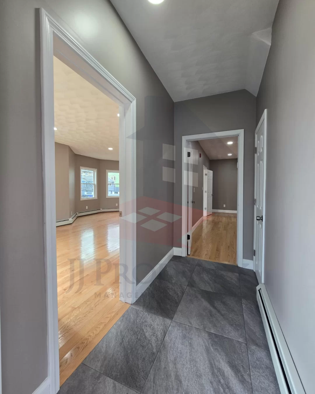 🏢 Commercial Space for Rent – 727 Sq. Ft. 📍 Broad Street, Providence, RI