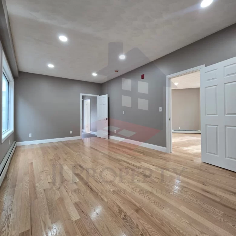 🏢 Commercial Space for Rent – 727 Sq. Ft. 📍 Broad Street, Providence, RI