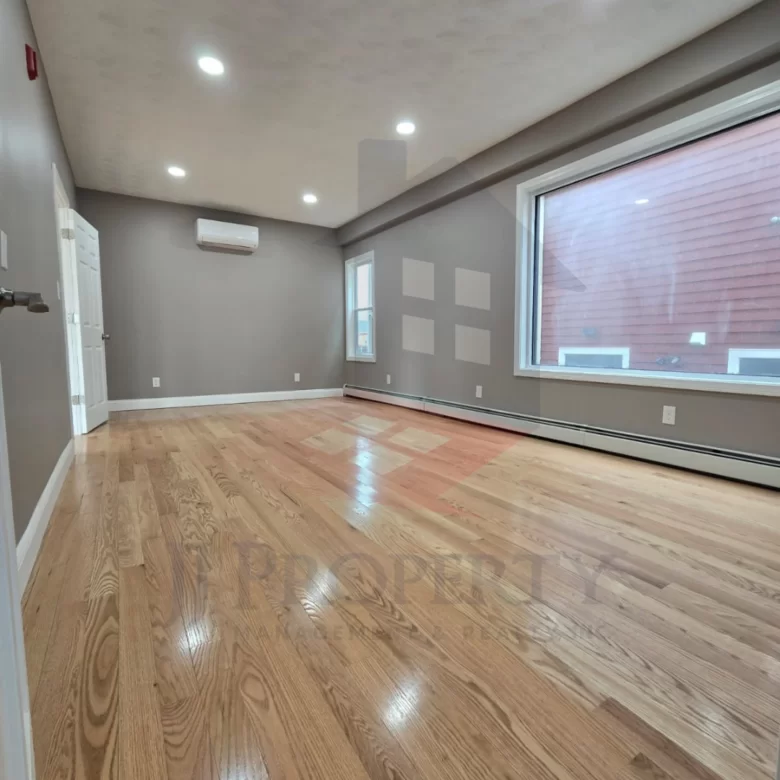 🏢 Commercial Space for Rent – 727 Sq. Ft. 📍 Broad Street, Providence, RI