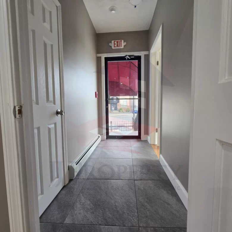 🏢 Commercial Space for Rent – 727 Sq. Ft. 📍 Broad Street, Providence, RI