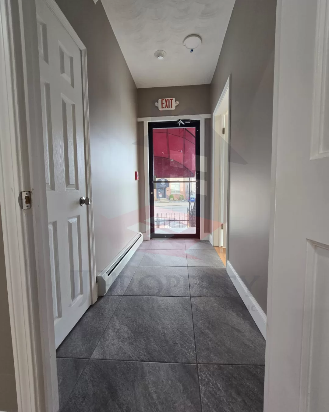 🏢 Commercial Space for Rent – 727 Sq. Ft. 📍 Broad Street, Providence, RI