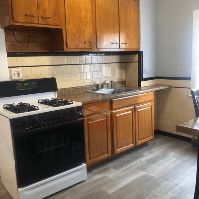 2-Bedroom Apartment w/ Utilities Included – 3rd Floor
