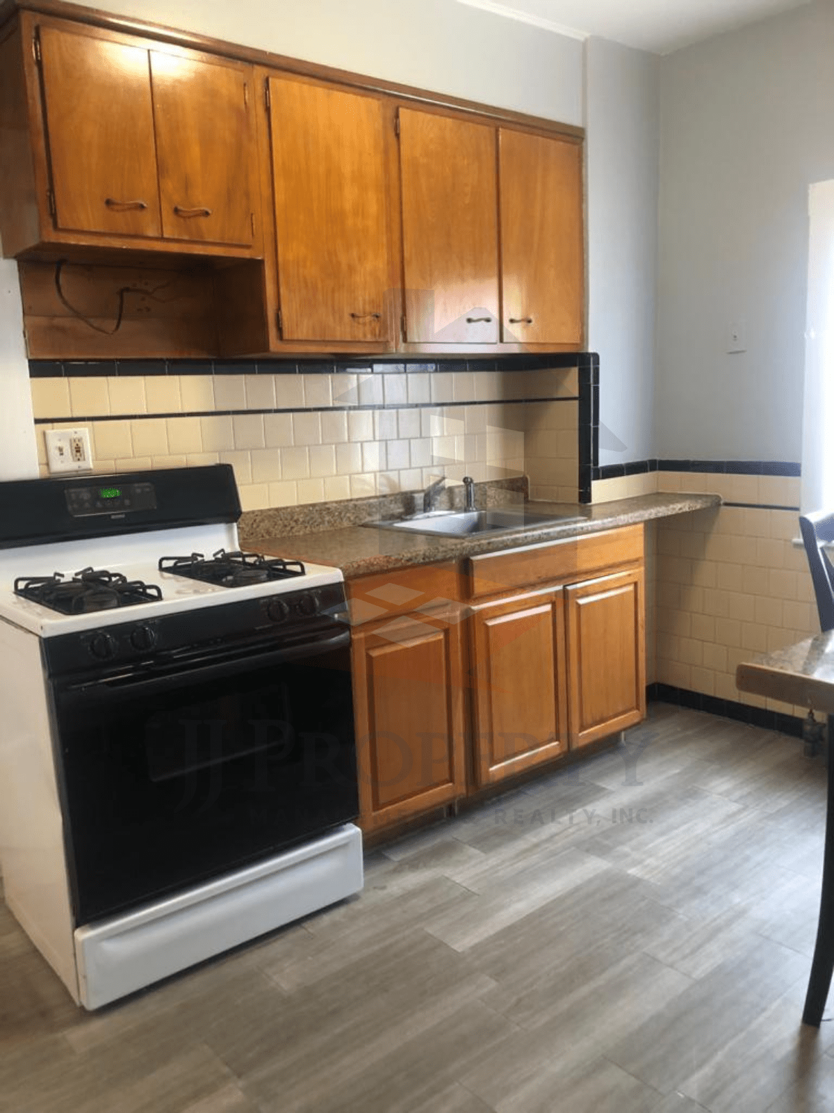 2-Bedroom Apartment w/ Utilities Included – 3rd Floor