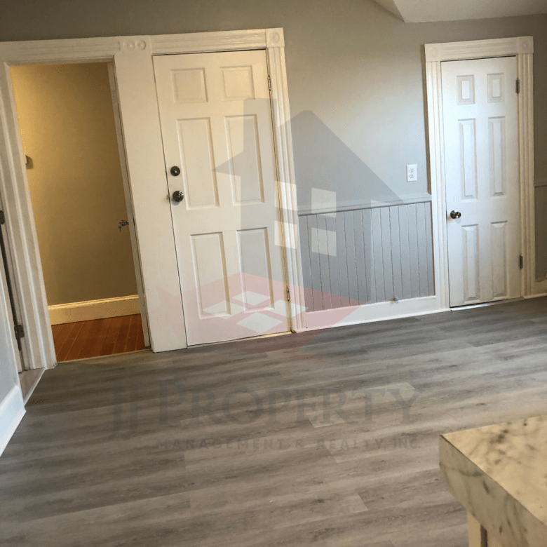 🏠 Cozy 2-Bedroom, 1-Bath Apartment Third Floor