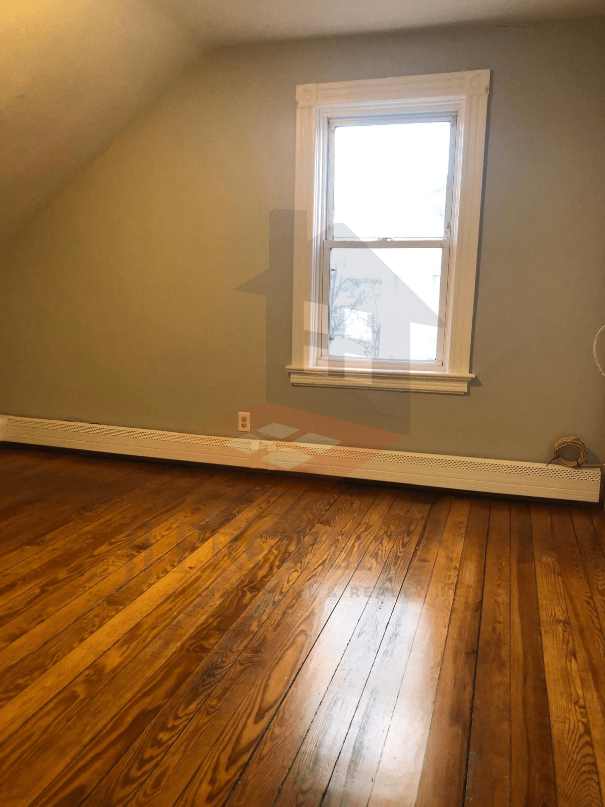 🏠 Cozy 2-Bedroom, 1-Bath Apartment Third Floor