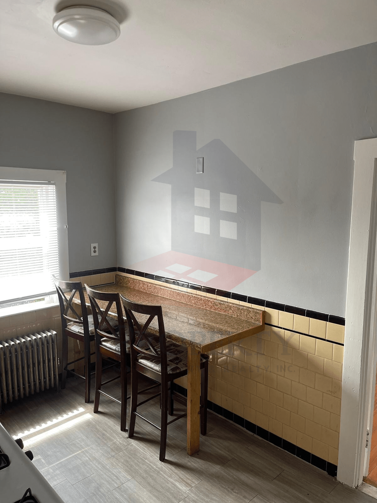 2-Bedroom Apartment w/ Utilities Included – 3rd Floor