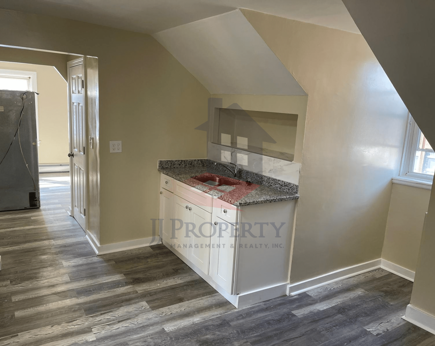 🏠 2 Bedroom Apartment – Third Floor