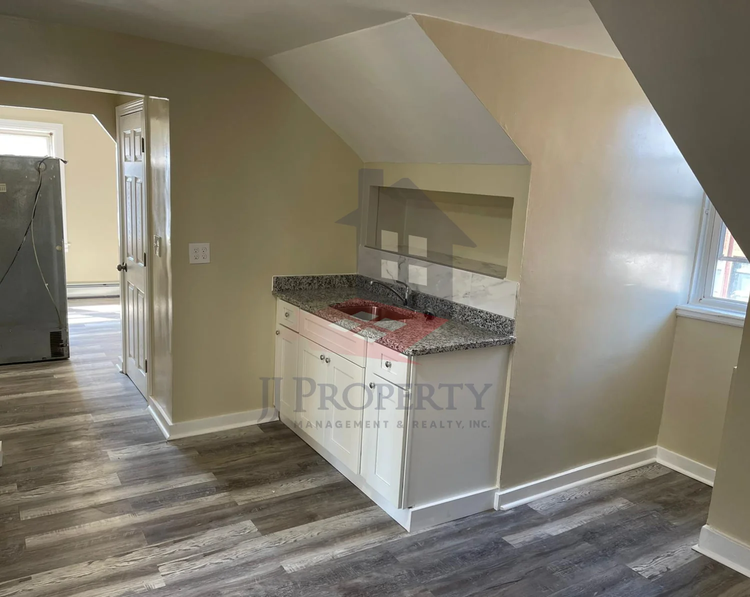 🏠 2 Bedroom Apartment – Third Floor