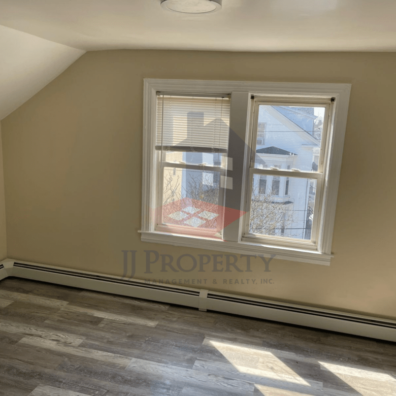🏠 2 Bedroom Apartment – Third Floor