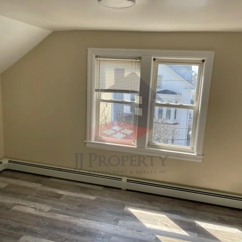 🏠 2 Bedroom Apartment – Third Floor