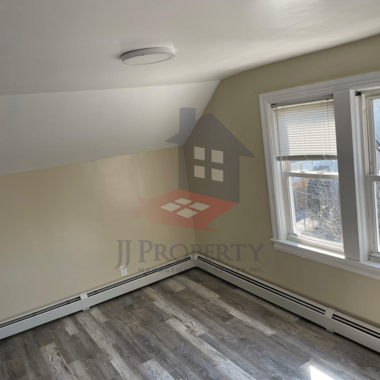 🏠 2 Bedroom Apartment – Third Floor