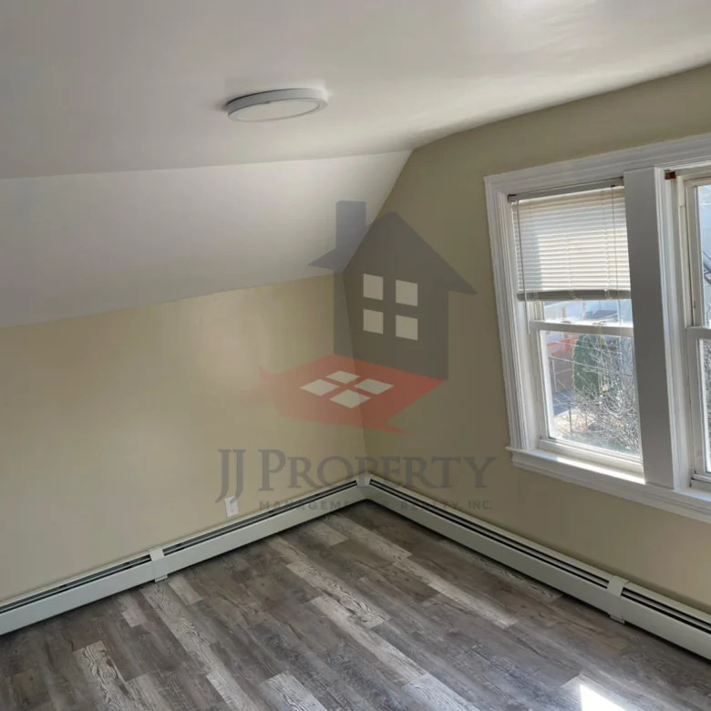 🏠 2 Bedroom Apartment – Third Floor