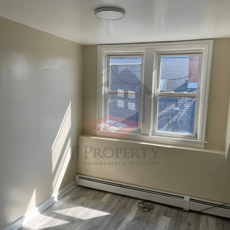 🏠 2 Bedroom Apartment – Third Floor