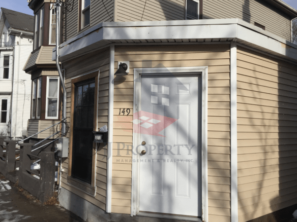 🏠 Studio Apartment – First Floor