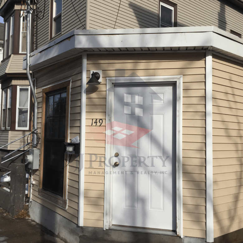 🏠 Studio Apartment – First Floor