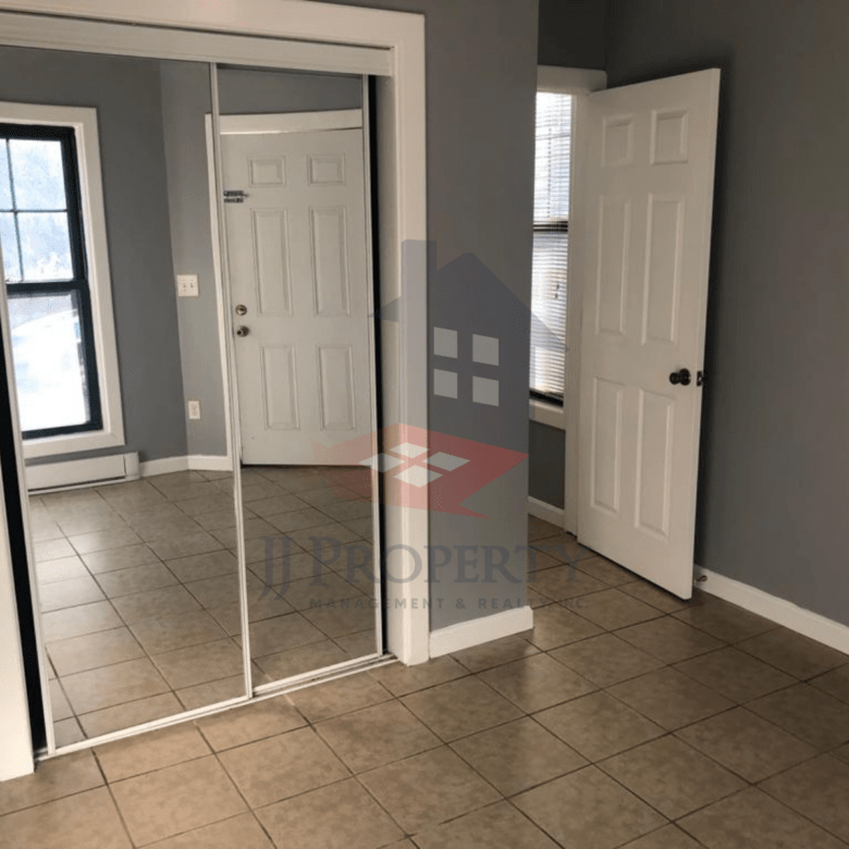 🏠 Studio Apartment – First Floor