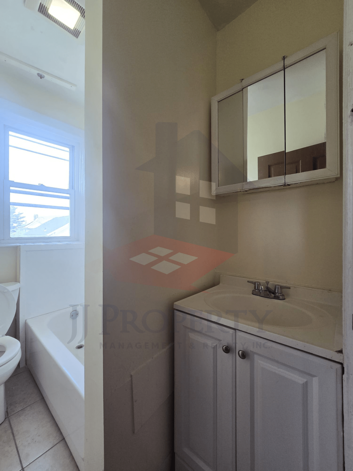 🏠 3-Bedroom Apartment – Third Floor