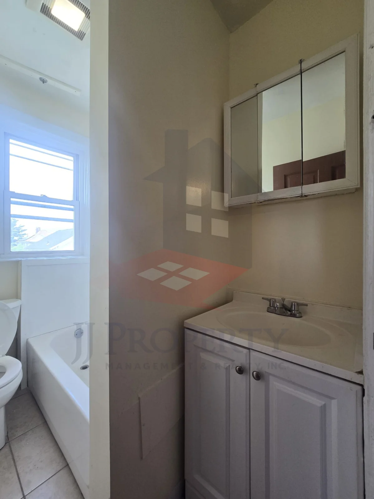 LOGO+PROPERTY PIC HORIZONTAL (42) π 3-Bedroom Apartment β Third Floor