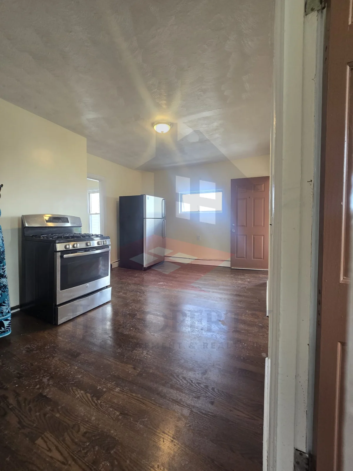 LOGO+PROPERTY PIC HORIZONTAL (44) π 3-Bedroom Apartment β Third Floor