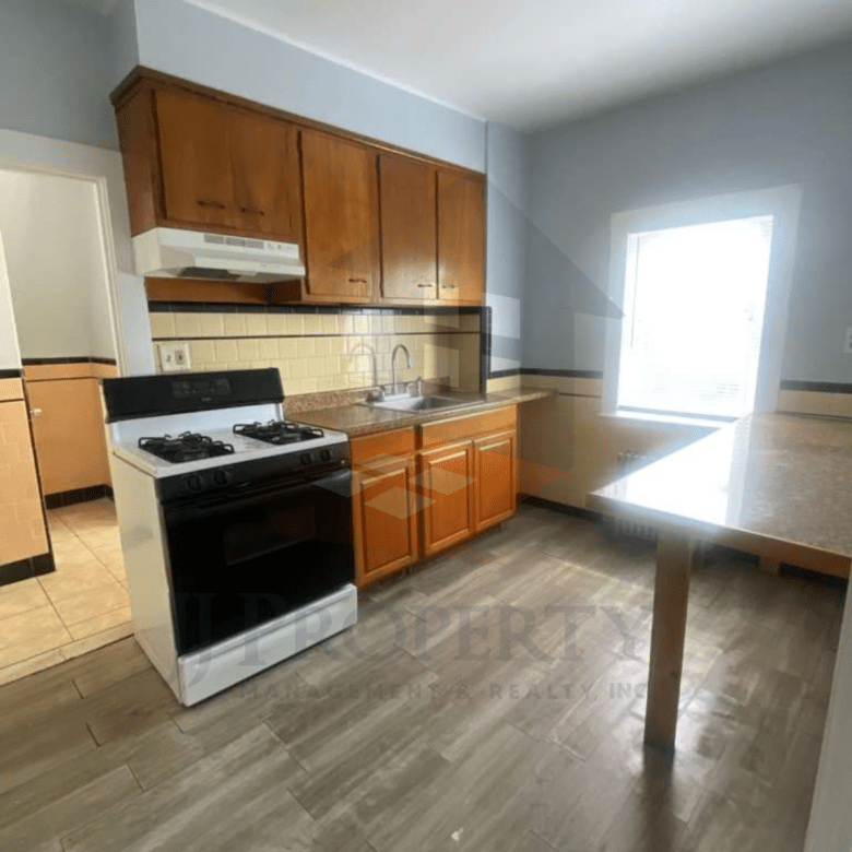 2-Bedroom Apartment w/ Utilities Included – 3rd Floor