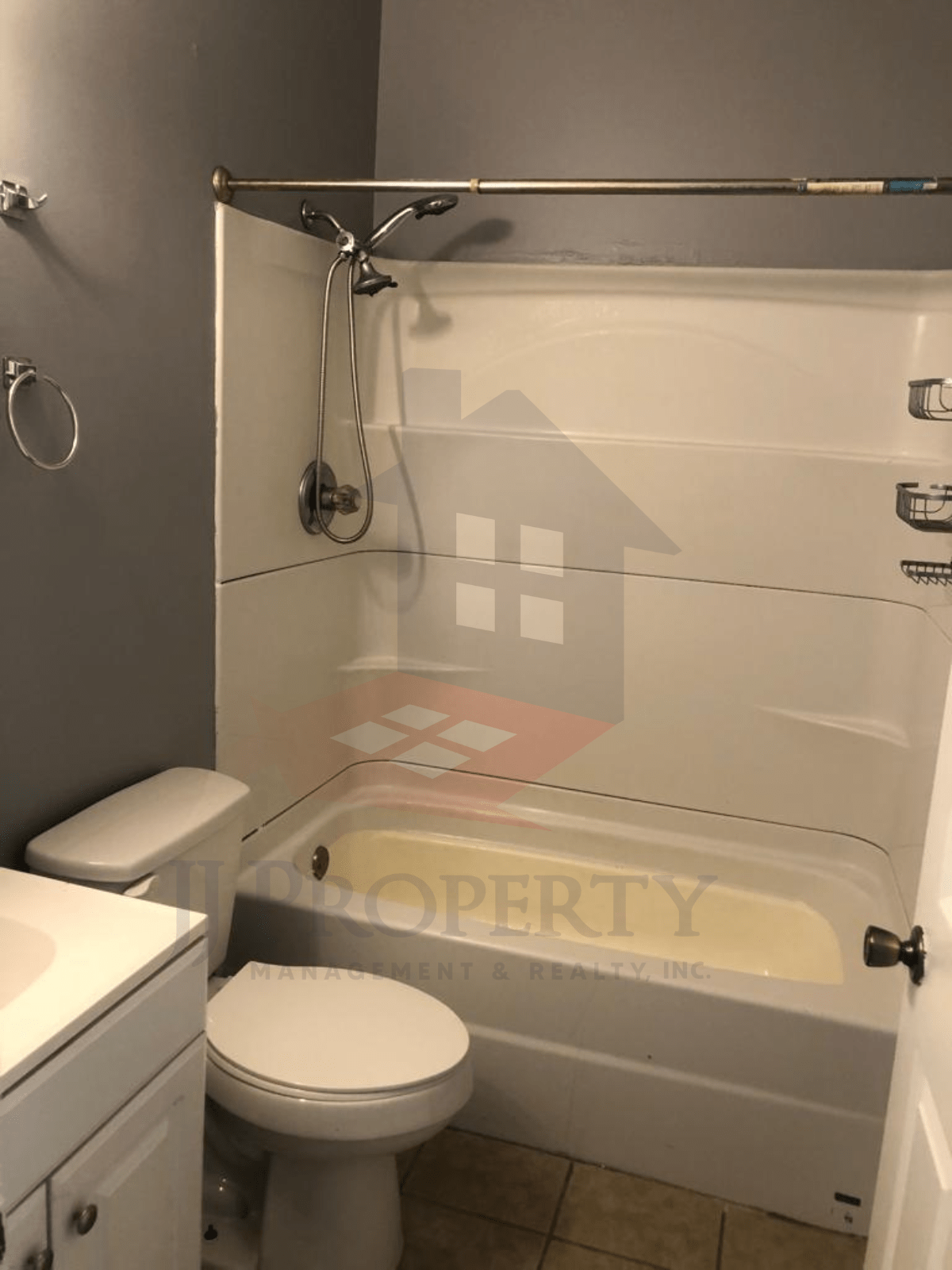 🏠 Studio Apartment – First Floor