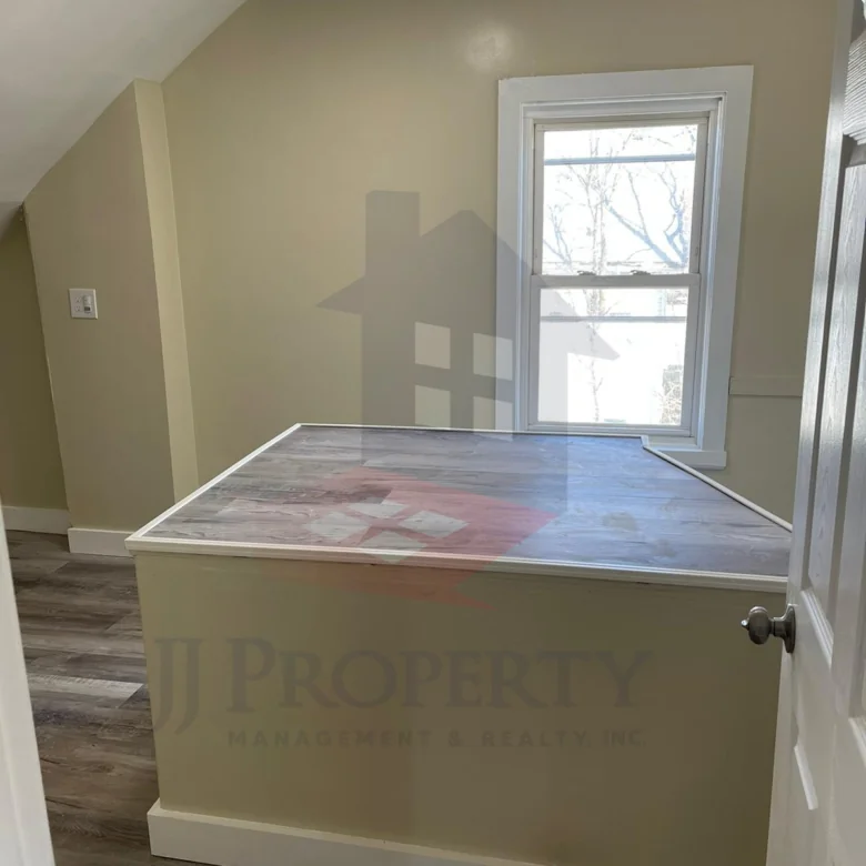 🏠 2 Bedroom Apartment – Third Floor