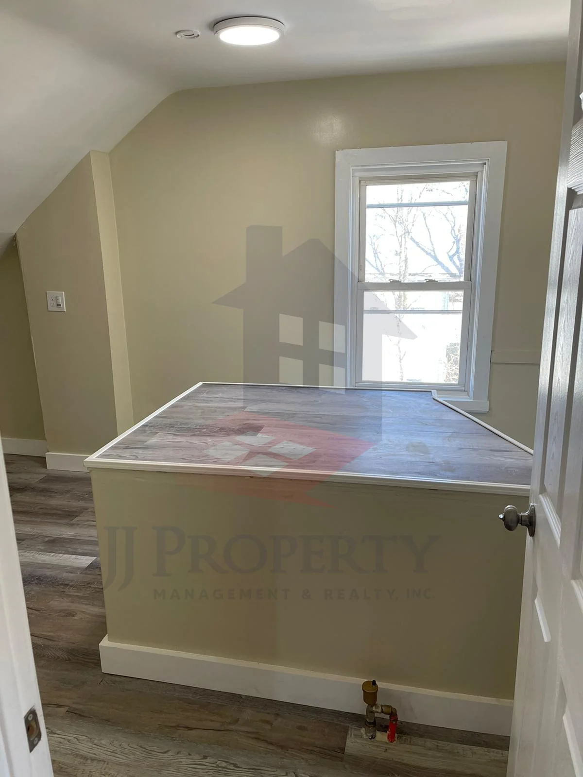 🏠 2 Bedroom Apartment – Third Floor