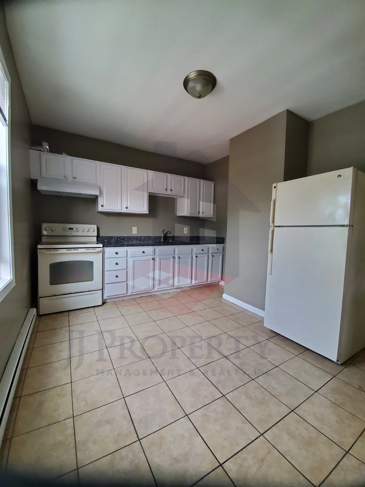 🏠 2 Bedroom Apartment – Second Floor