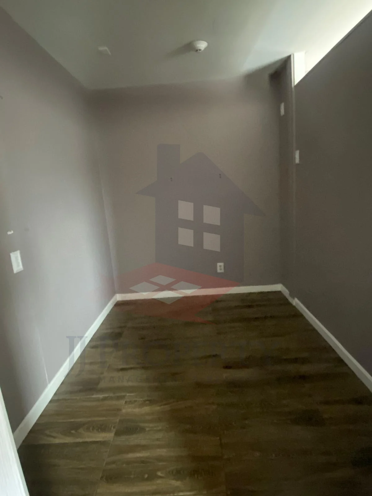 🏢 Commercial Space for Rent – 319 Pocasset Ave, 2nd Floor