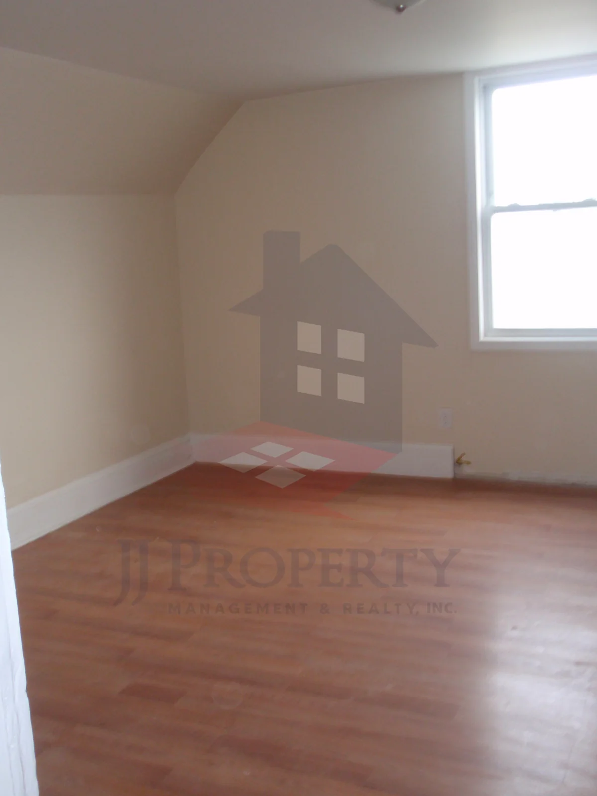 🏠 2 Bedroom Apartment – 3rd Floor