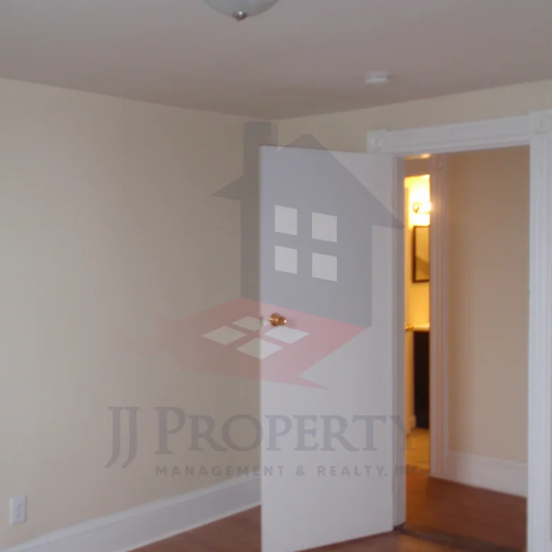 🏠 2 Bedroom Apartment – 3rd Floor