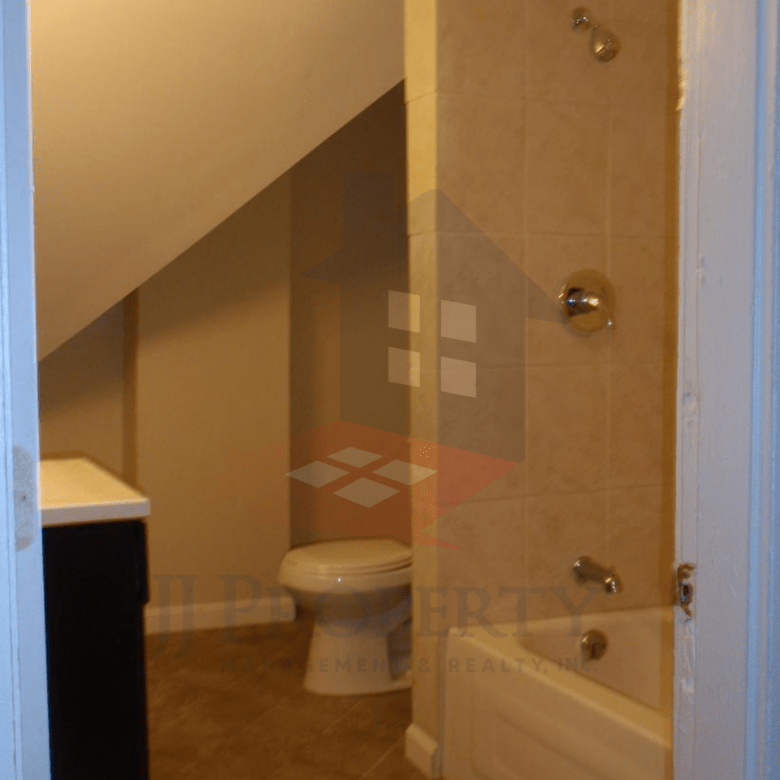 🏠 2 Bedroom Apartment – 3rd Floor