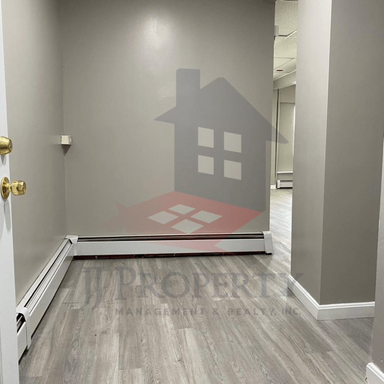 🏡 Beautiful Studio Apartment – First Floor!