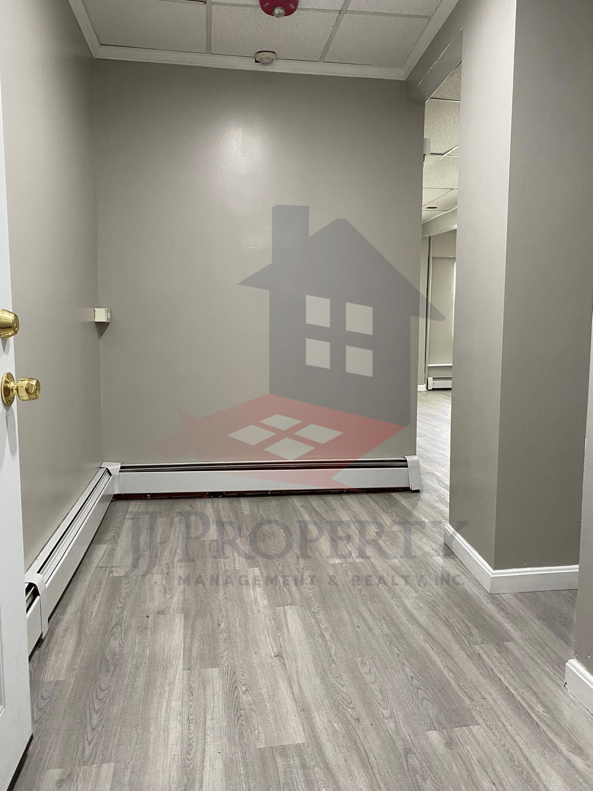 🏡 Beautiful Studio Apartment – First Floor!