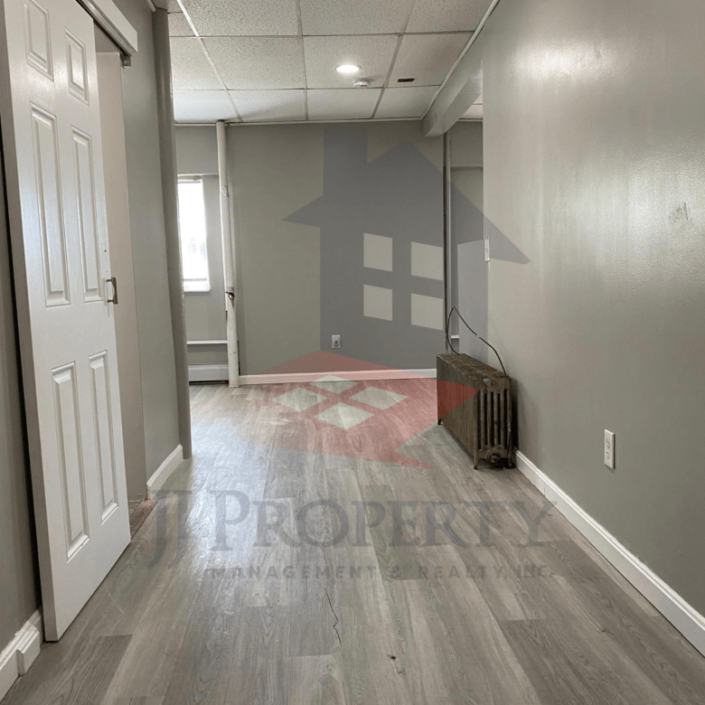 🏡 Beautiful Studio Apartment – First Floor!