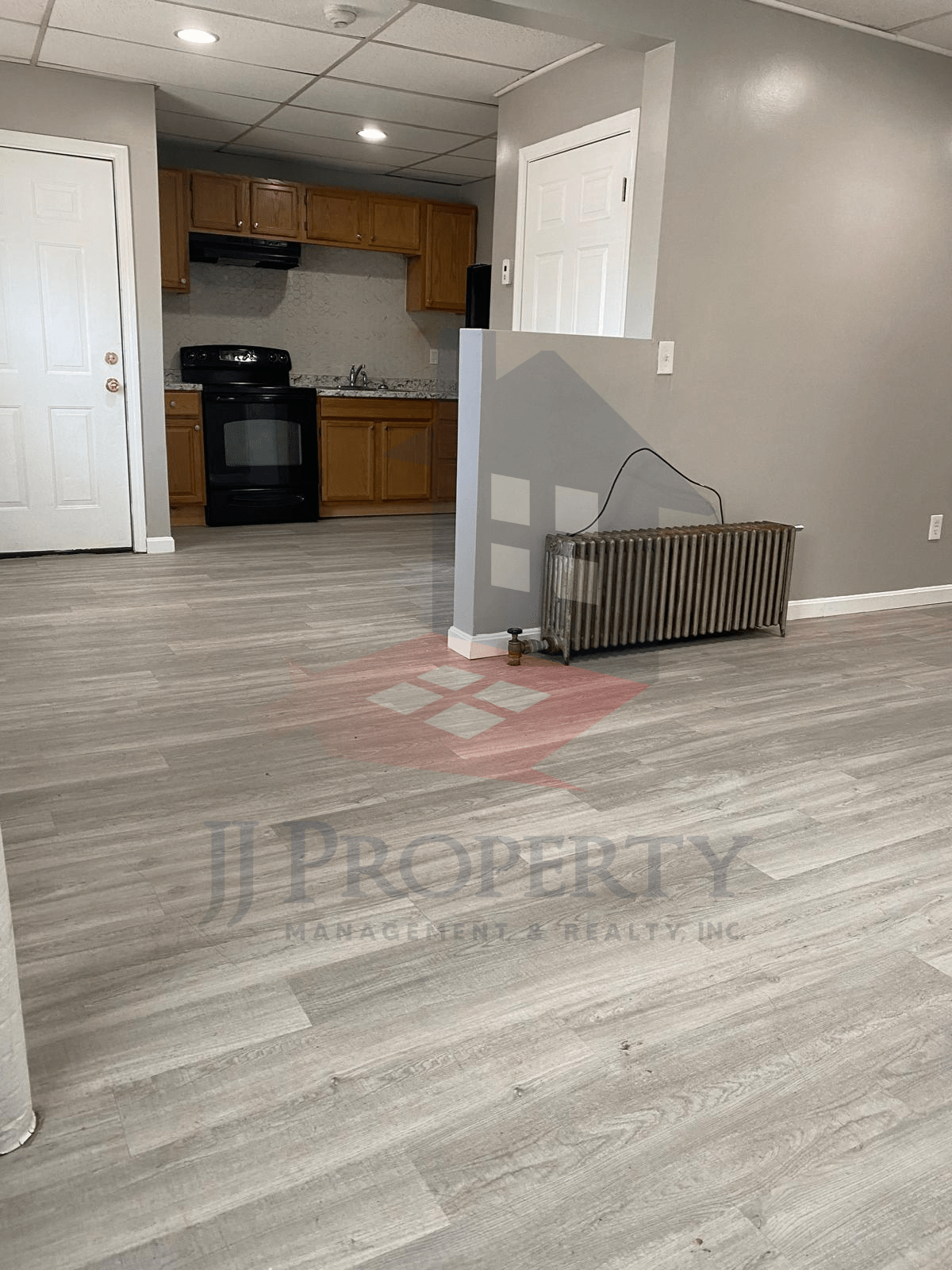 🏡 Beautiful Studio Apartment – First Floor!
