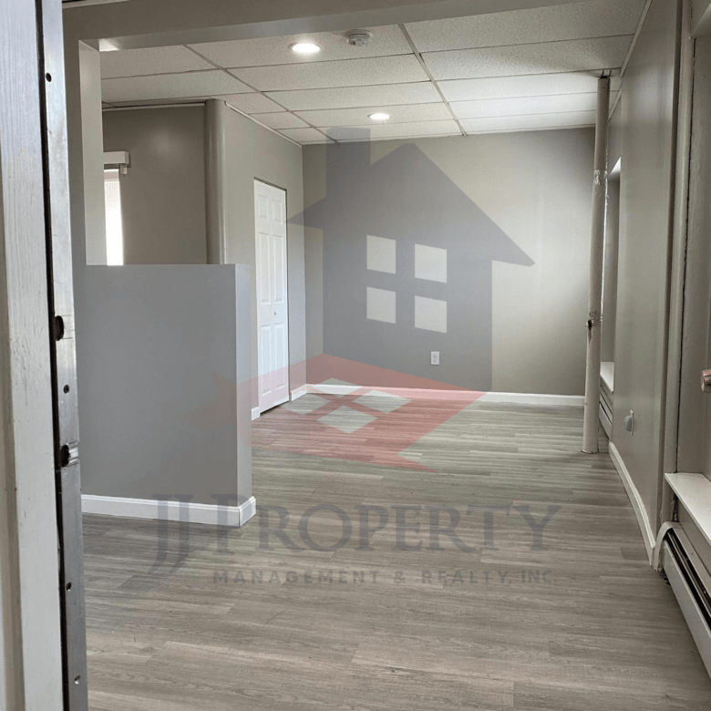 🏡 Beautiful Studio Apartment – First Floor!