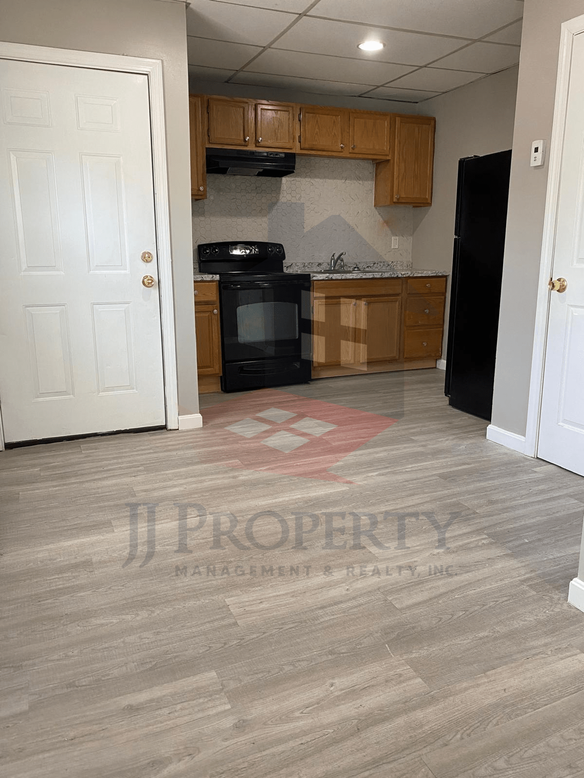 🏡 Beautiful Studio Apartment – First Floor!
