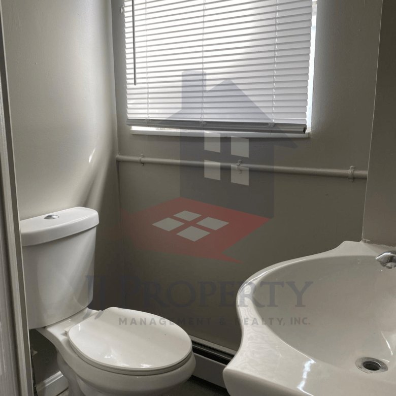 🏡 Beautiful Studio Apartment – First Floor!