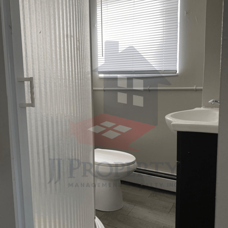 🏡 Beautiful Studio Apartment – First Floor!