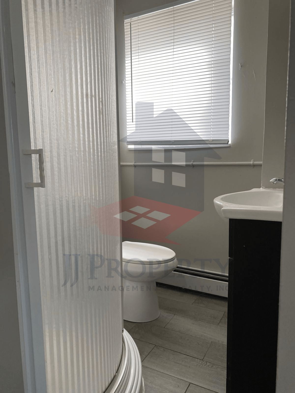 🏡 Beautiful Studio Apartment – First Floor!