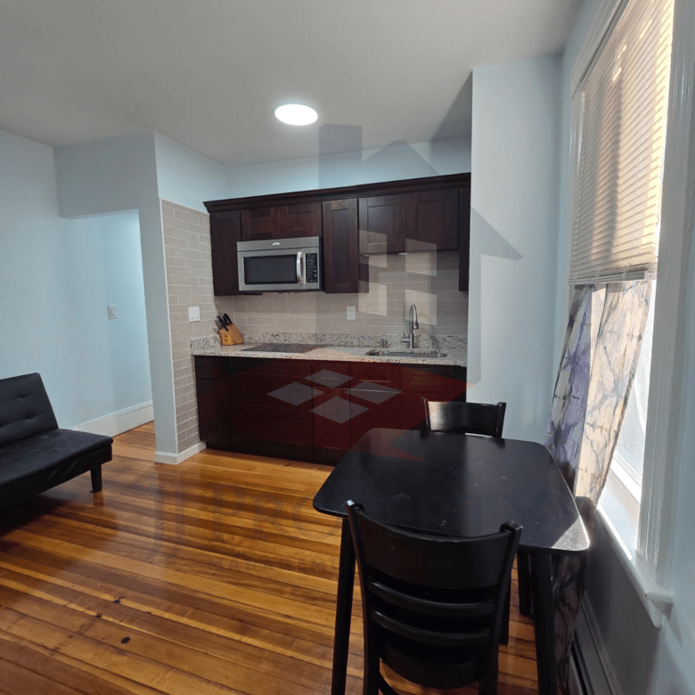 🏠 1st Floor – 1 Bedroom/Studio