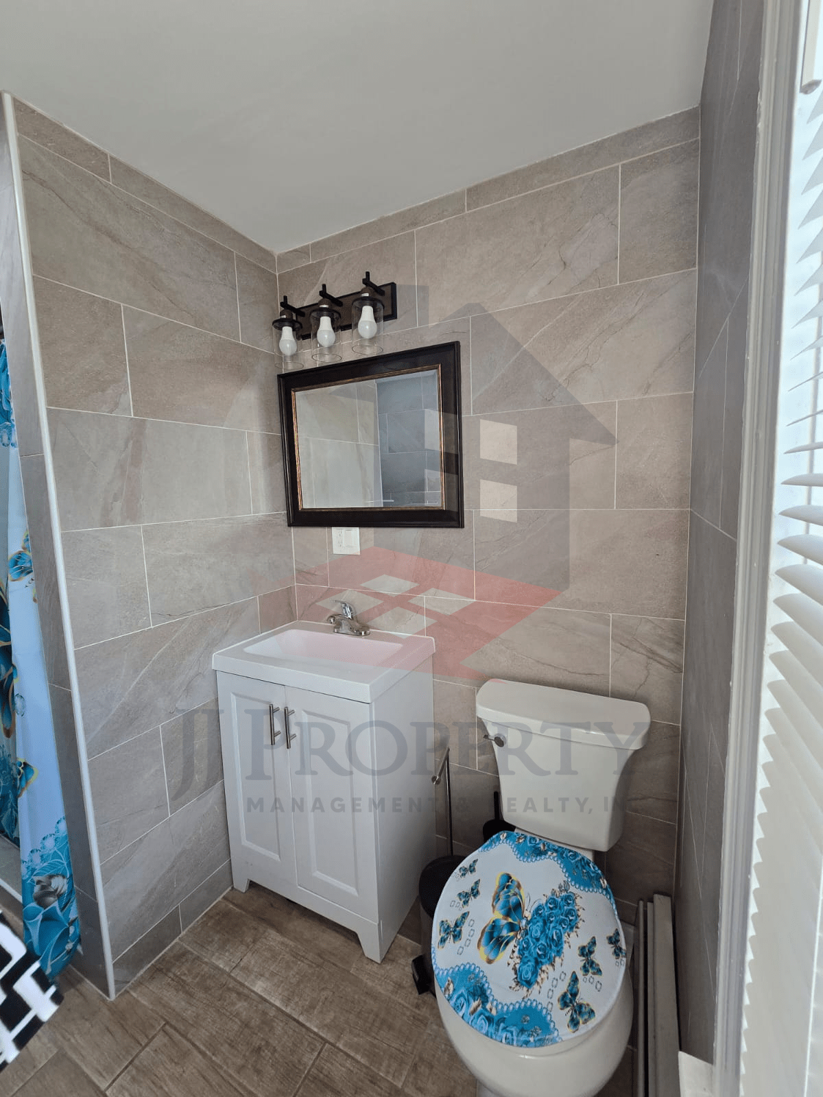 LOGO+PROPERTY PIC HORIZONTAL – 2026-08-28T160322.457 ๐ 1st Floor โ 1 Bedroom/Studio