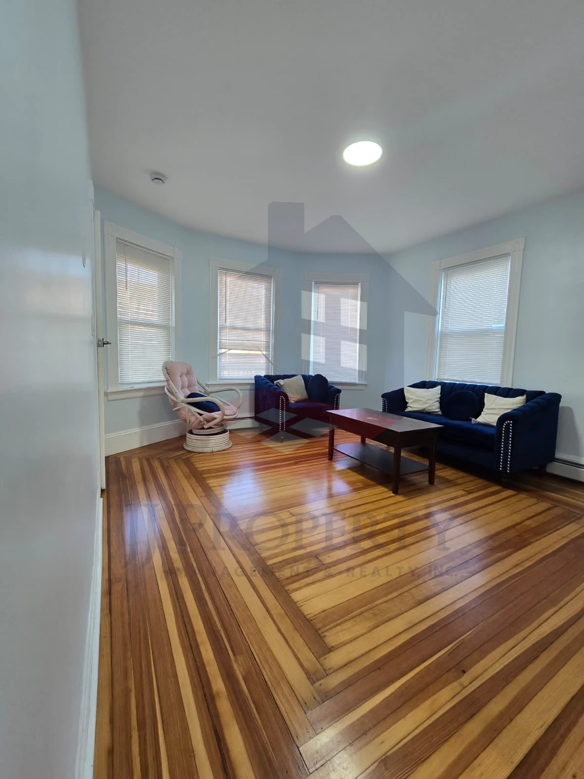 🏠 2nd Floor – 2 Bedrooms