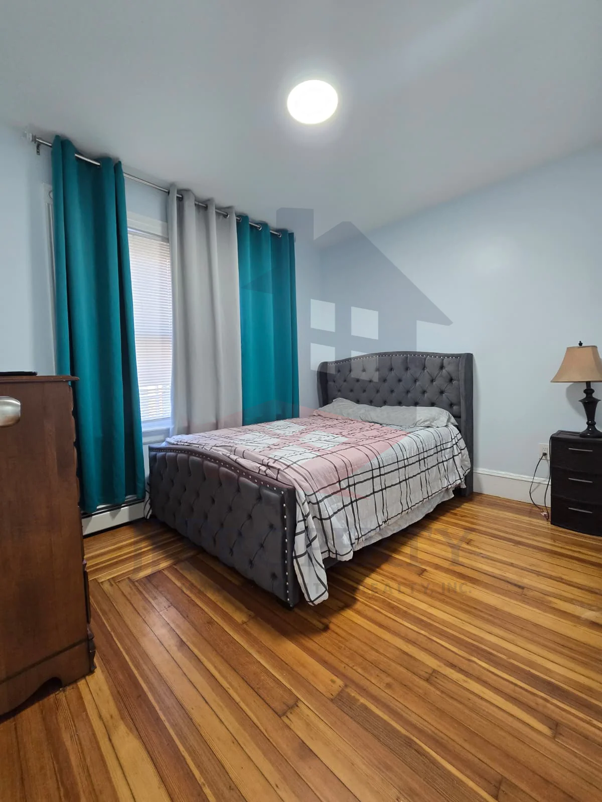 🏠 2nd Floor – 2 Bedrooms