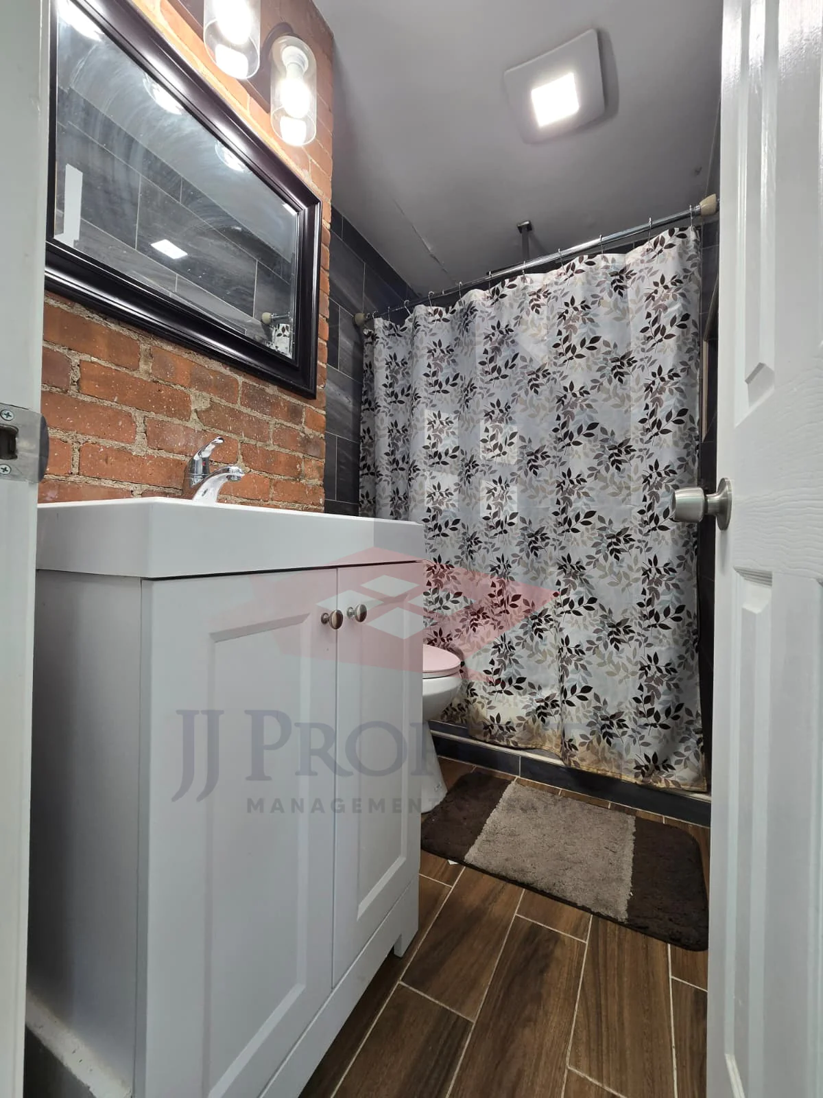 🏠 2nd Floor – 2 Bedrooms